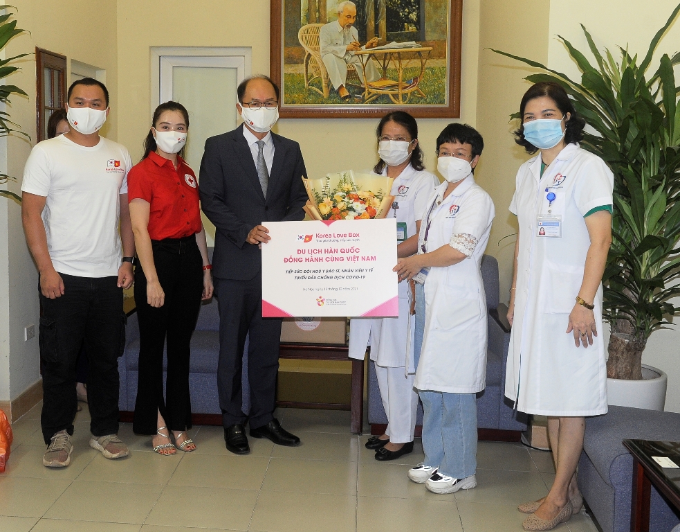 Du lịch Hàn Quốc đồng hành cùng Việt Nam tiếp sức đội ngũ y bác sĩ tuyến đầu chống dịch